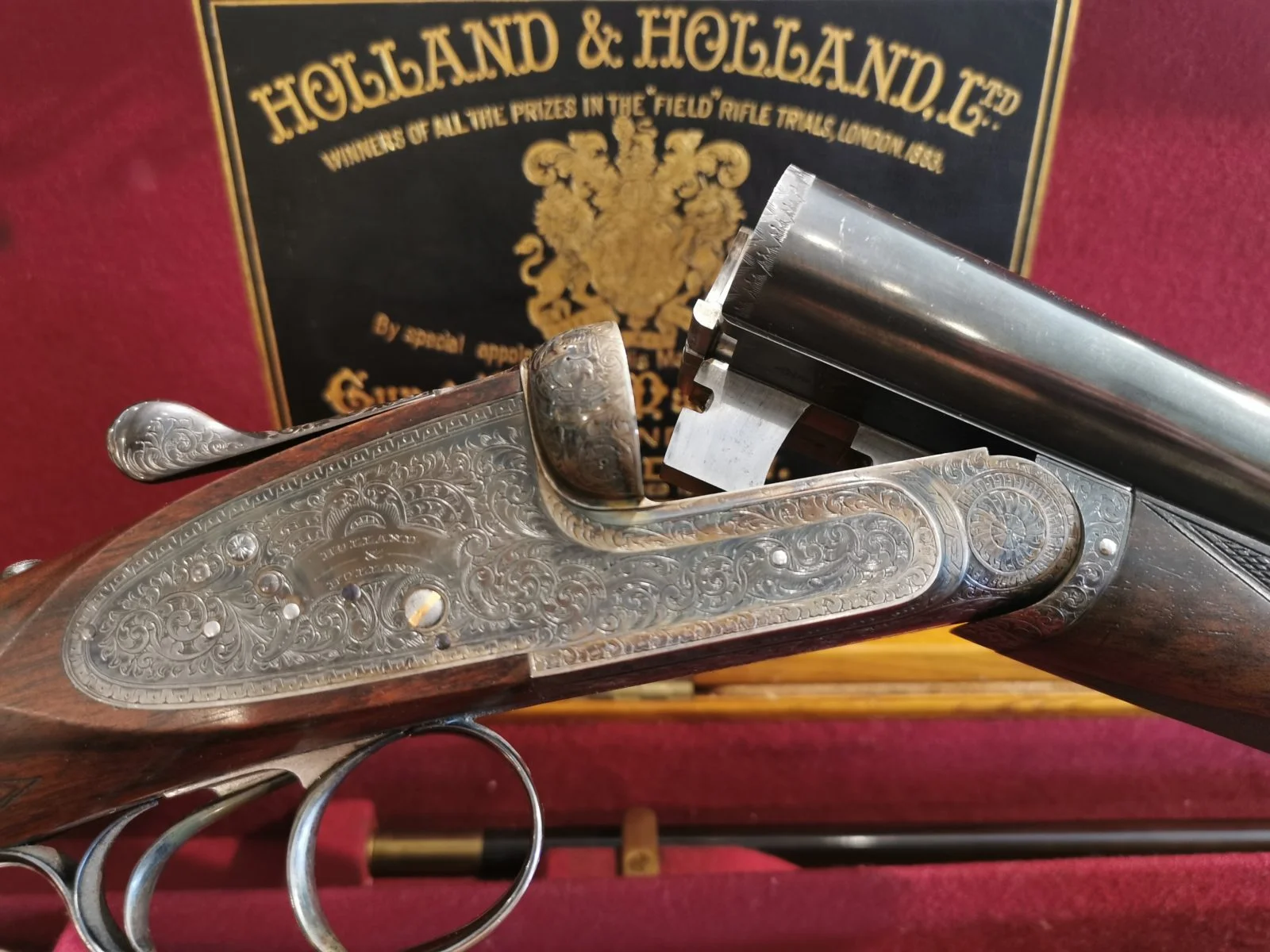 Holland shotgun with open barrell in front of the open guncase